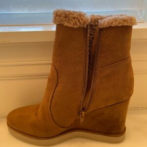 Steven NY Shearling Lined Camel Wedge Booties NEW Size 8.5 Suede w- Rubber sole